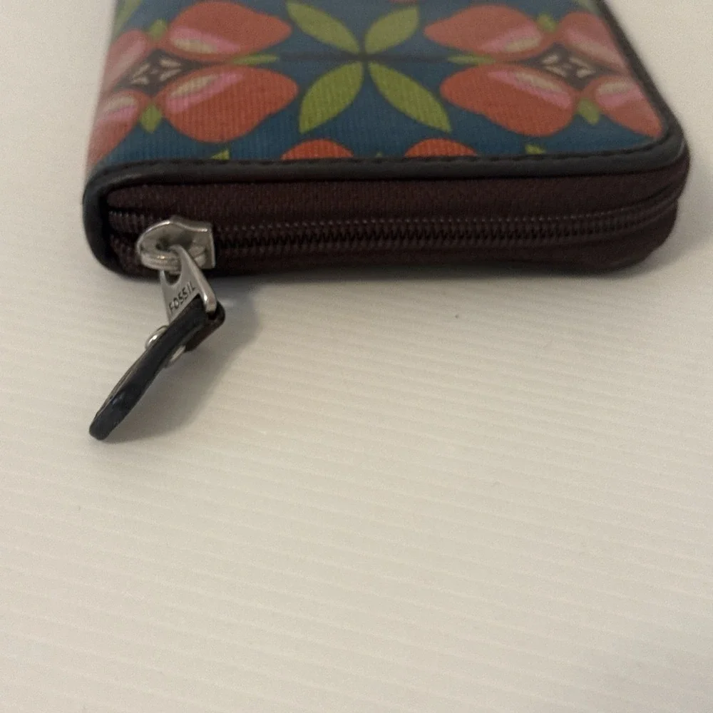 Fossil Key Wallet Brown Floral Coated Leather Zip Around 8x4 Cards Checkbook